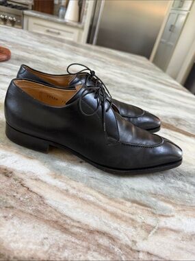 Men’s GRAVATI black leather lace up shoes
SZ 11 M